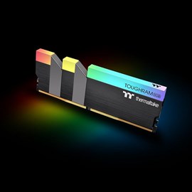 Thermaltake R009D408GX2-3000C16B Toughram RGB DDR4-3000Mhz CL16 16GB (2X8GB) Dual Bellek Kiti